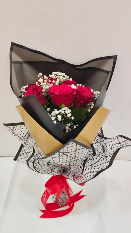 10 Red rose bouquet.AED.100